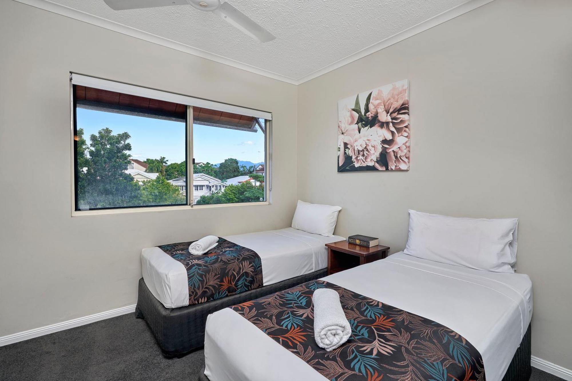 North Cove Waterfront Suites Cairns Extérieur photo